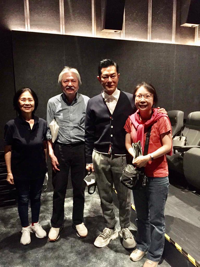 曾俊華與女兒和太太睇《明日戰記》,他笑言曾太變成了古太。(曾俊華FB)