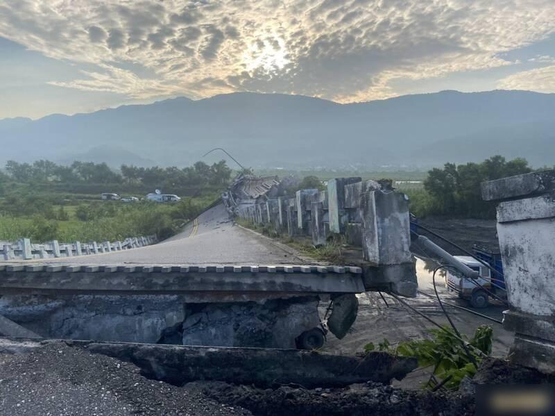花蓮玉里高寮大橋倒塌。(互聯網)