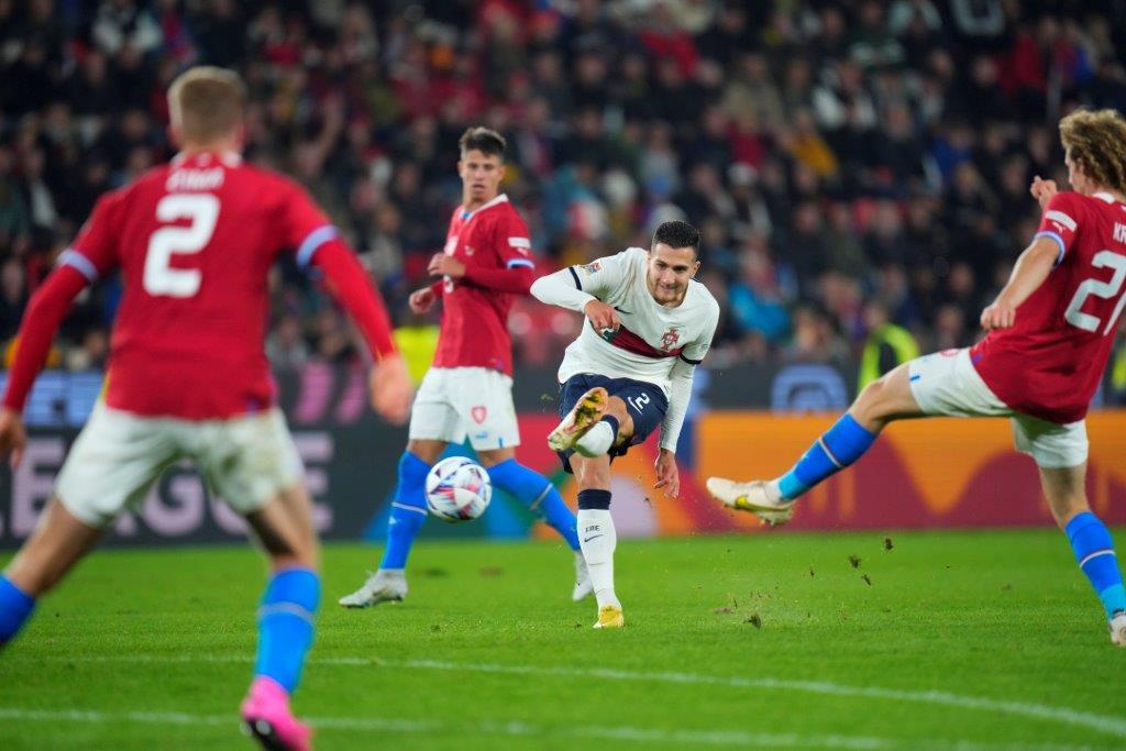 葡萄牙右閘達洛治梅開二度