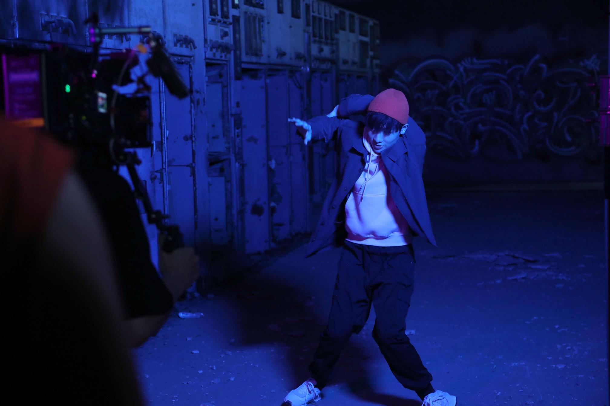 趙祥誠以12個不同造型為新歌《我在每個宇宙都》拍MV,他笑言是人生第一次。