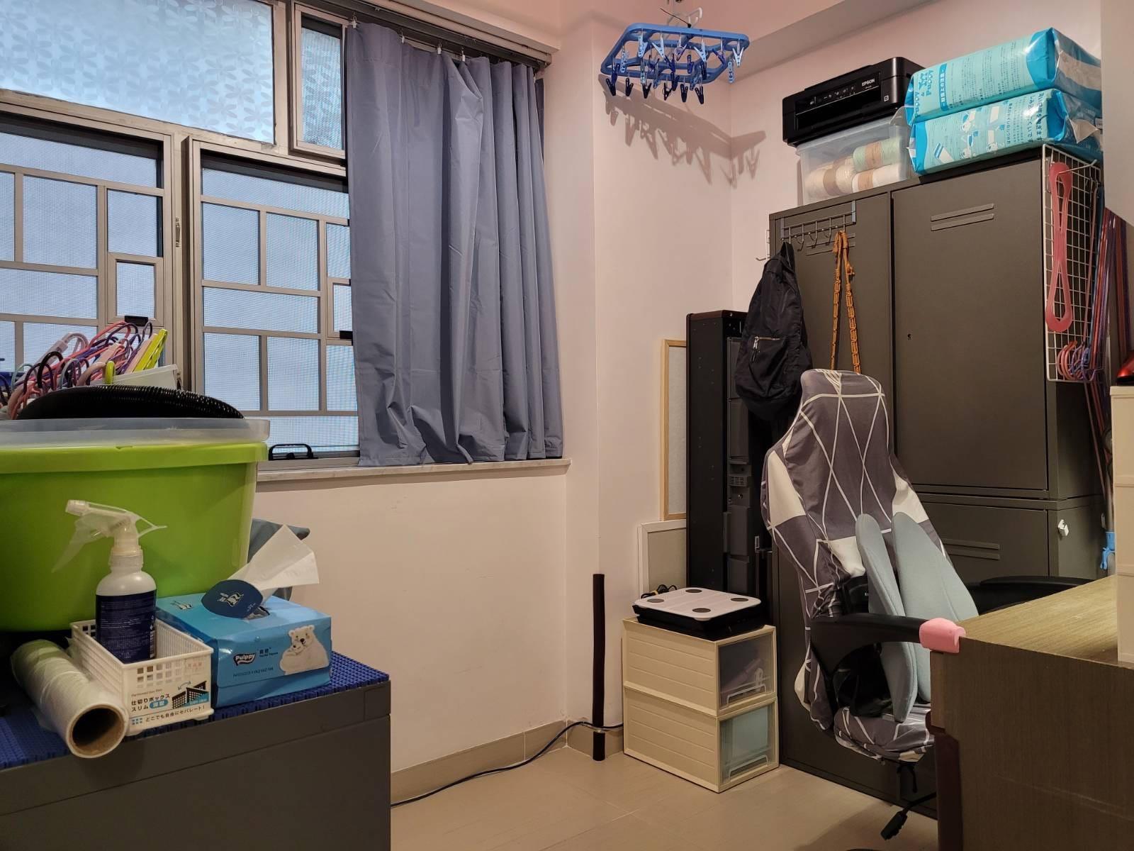 其中一個睡房被改為開放式書房用途。