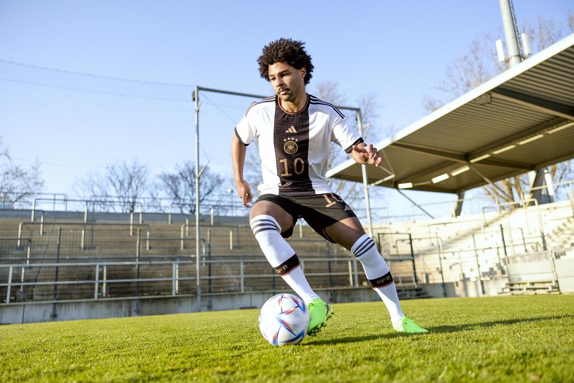 adidas德國隊主場球衣 $699(球迷版)/$1,099(球員版) 現已有售