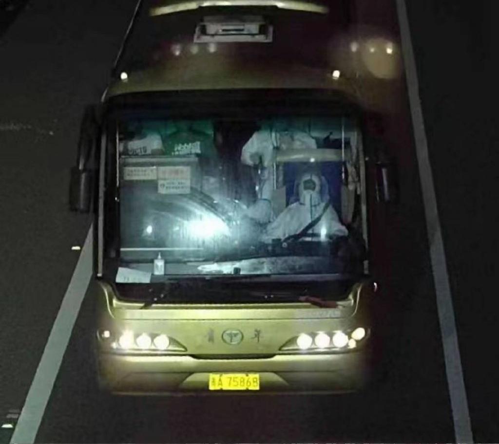 網上流傳貴州車禍旅遊巴出事前道路監控照片。(互聯網)