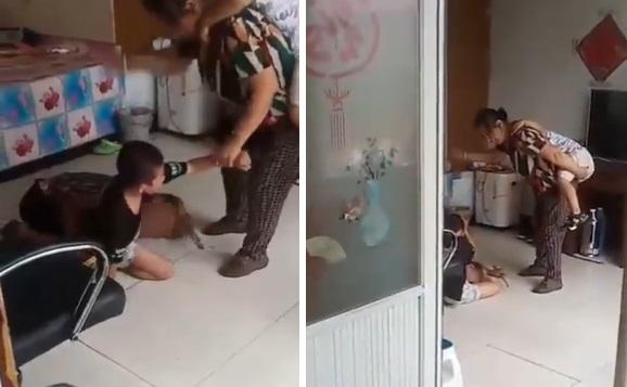 另一名女長輩不斷打男童,沒有查看嫲嫲情況。(互聯網)