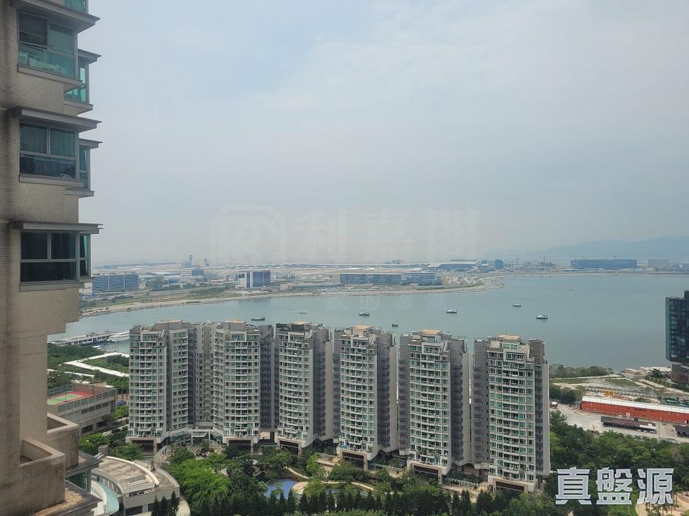單位景觀開揚,外望機場海景及遠樓景。(代理提供相片)