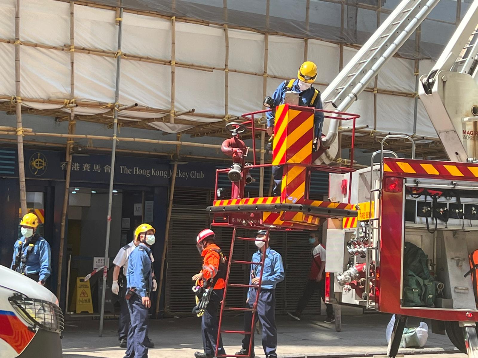 土瓜灣永德大廈有人墮樓,傳死者為40歲女子。