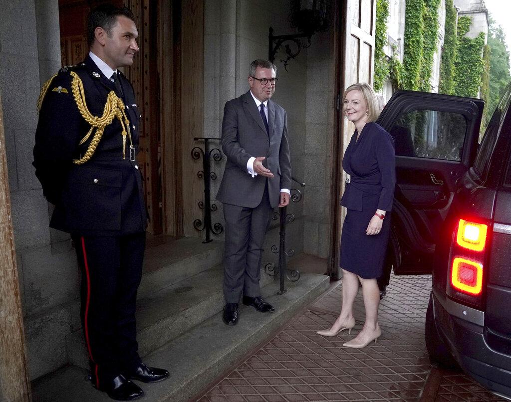 卓慧思抵達巴爾莫勒堡。(美聯社)