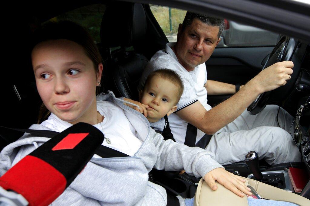 俄羅斯民眾逃往格魯吉亞。(美聯社)