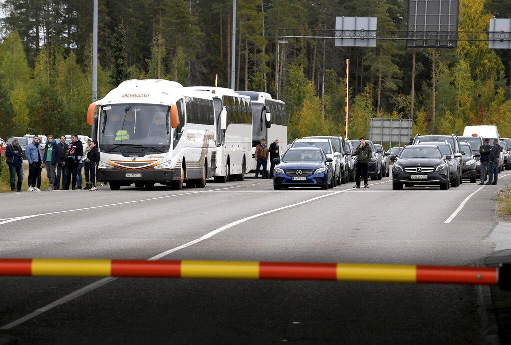 俄羅斯據報已有26萬男性逃離。(美聯社)