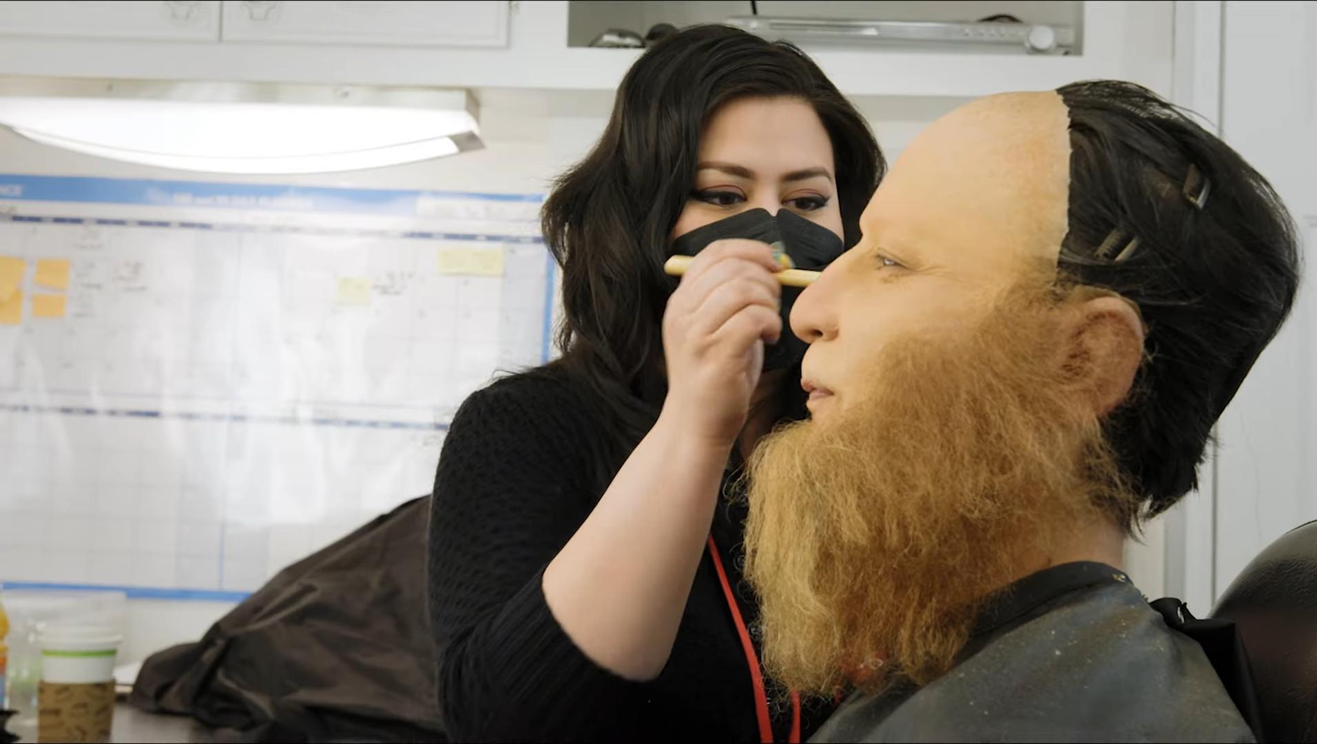 吳彥祖接受特技化妝。