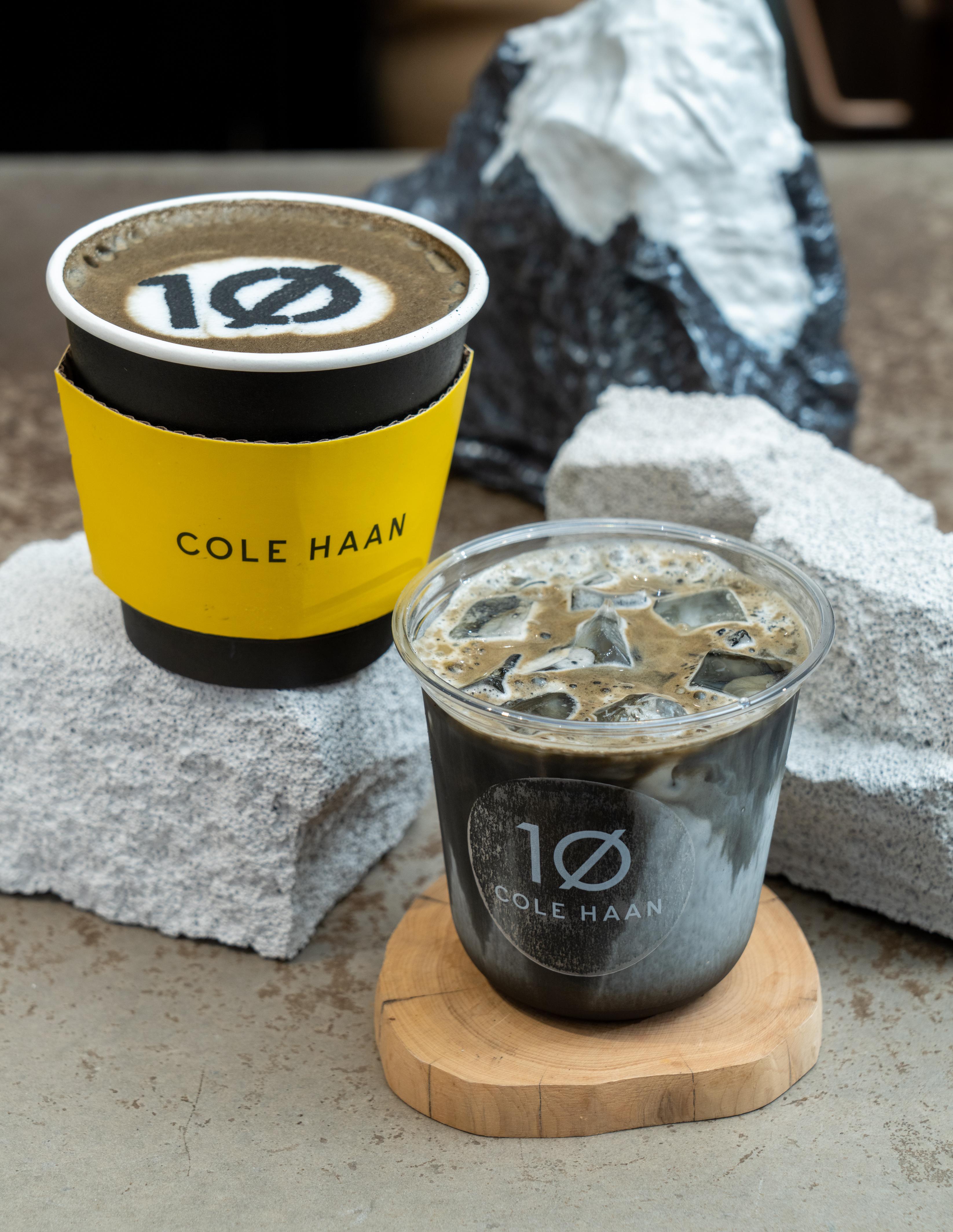 OG 10th Café更特別構思了採用竹炭製作的Moon Walk Latte期間限定冷熱飲