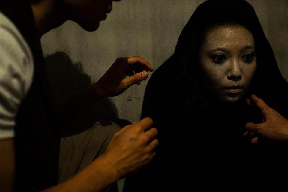 麥詠楠在《失衡凶間 – 唐樓》麥詠楠扮演的怪人除了化怪妝,戴上駝背,在外型落足心思。