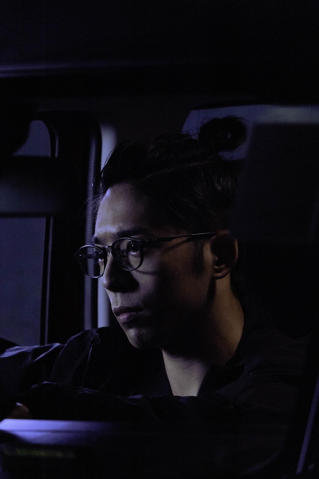 性格樂天的Edan在《過時·過節》演沉鬱兒子「阿陽」。