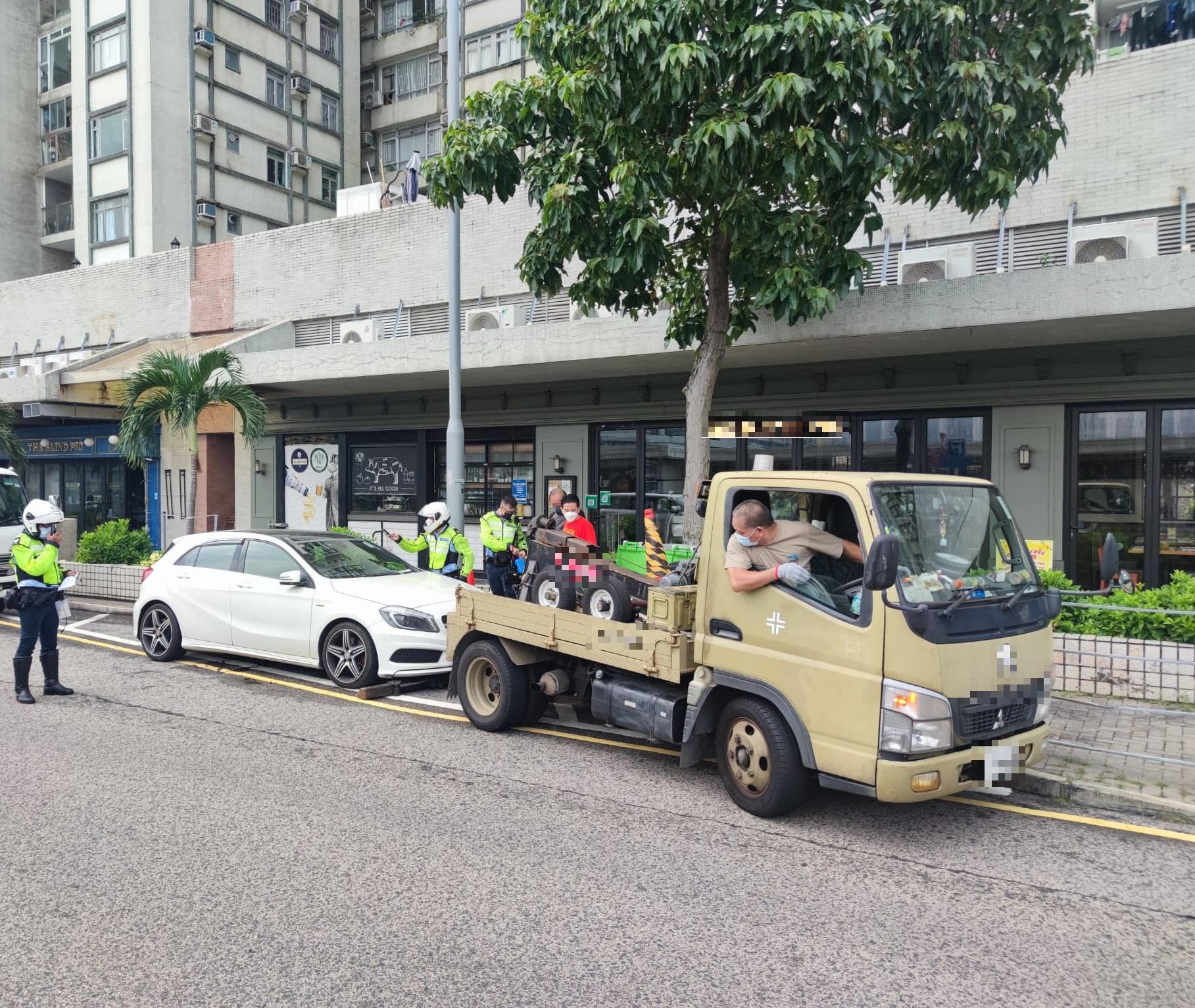 警方港島多個交通黑點執法 拖走7車發逾3000張牛肉乾