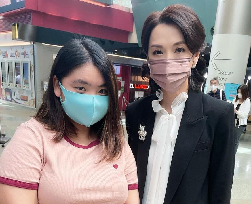 何嘉珍與陳煒合照。