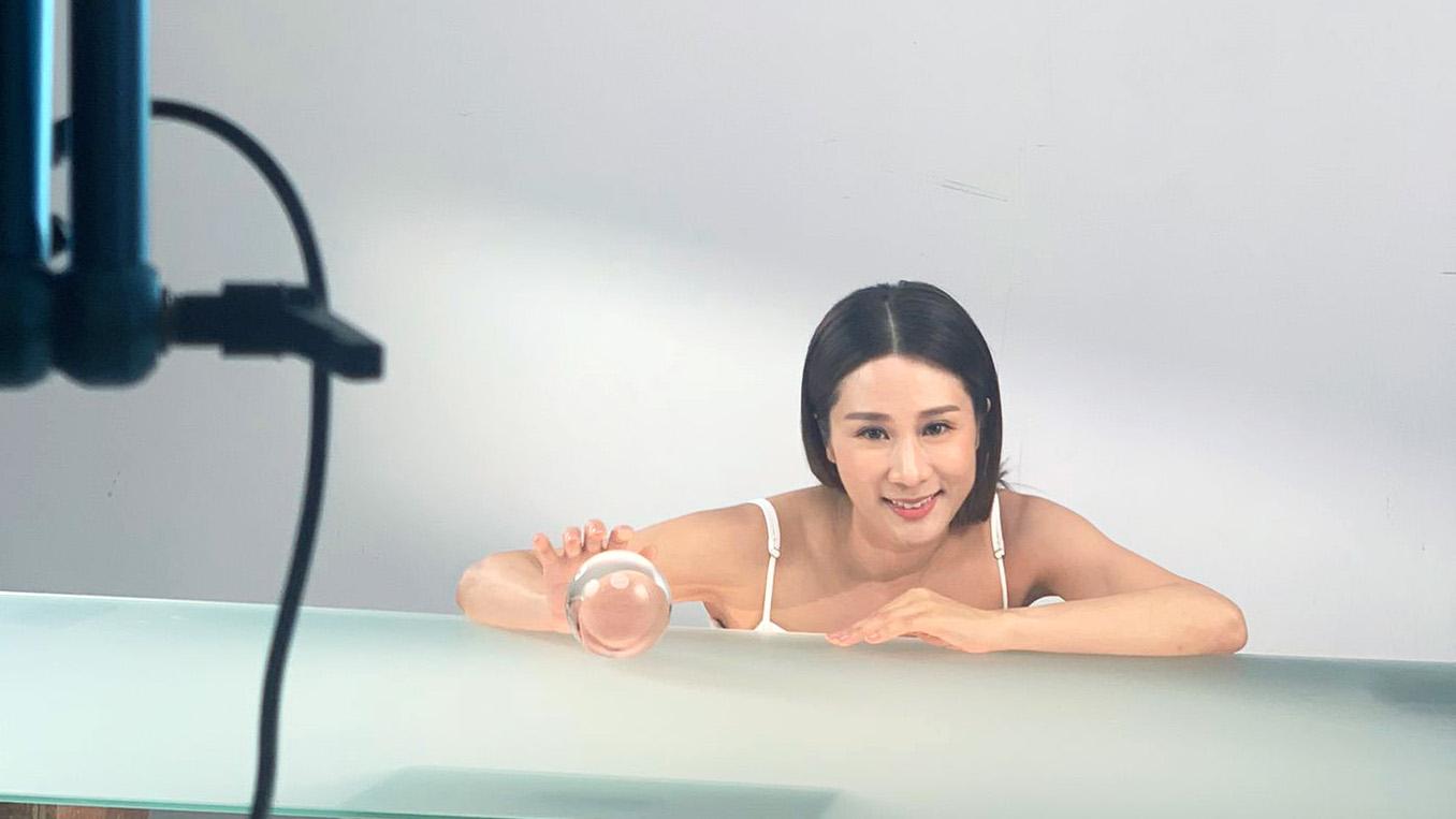 張嘉兒拍攝XEOMIN®廣告幕後花絮