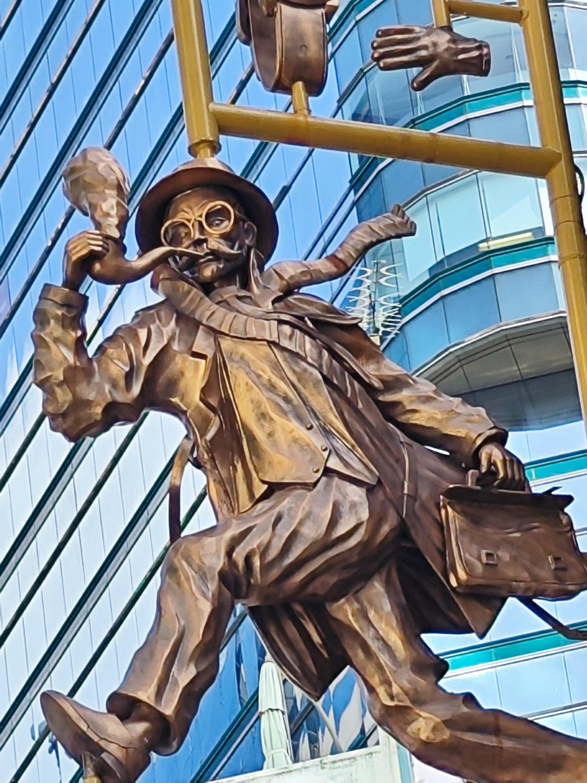 日光下拍攝銅鑼灣希慎一帶,由於主鏡支援OIS防震,10倍對焦唔會鬆郁朦。