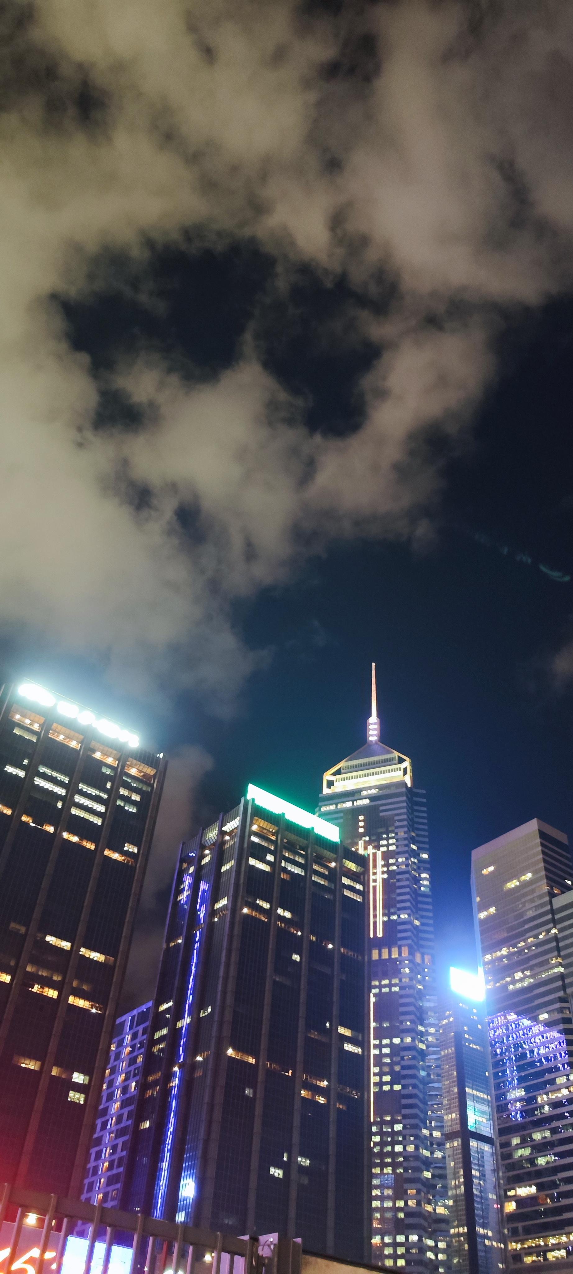 一般模式拍攝灣仔一帶商廈。