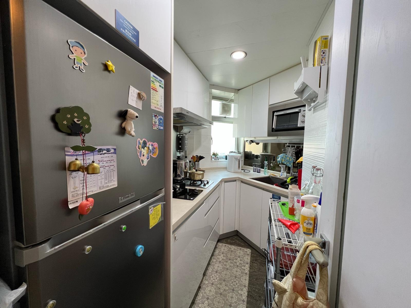 廚房間隔不算四正,但闊落光猛。