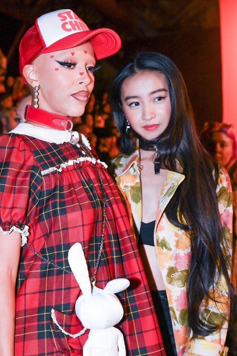 Koki與紅人Doha Cat合照。