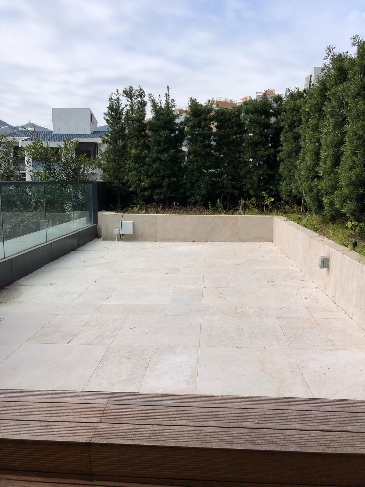 面積480方呎的花園平台,圖為其中一部分。