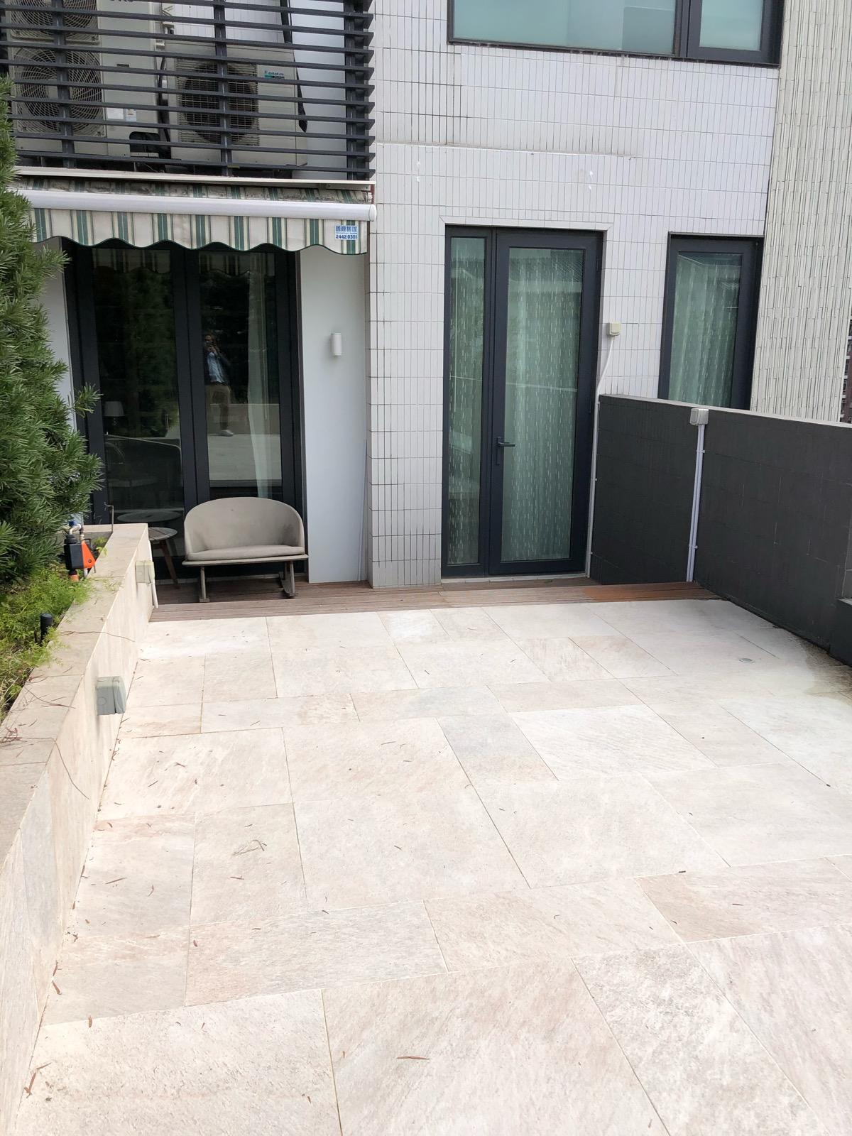 飯廳及書房外接花園平台,活動空間非常多。