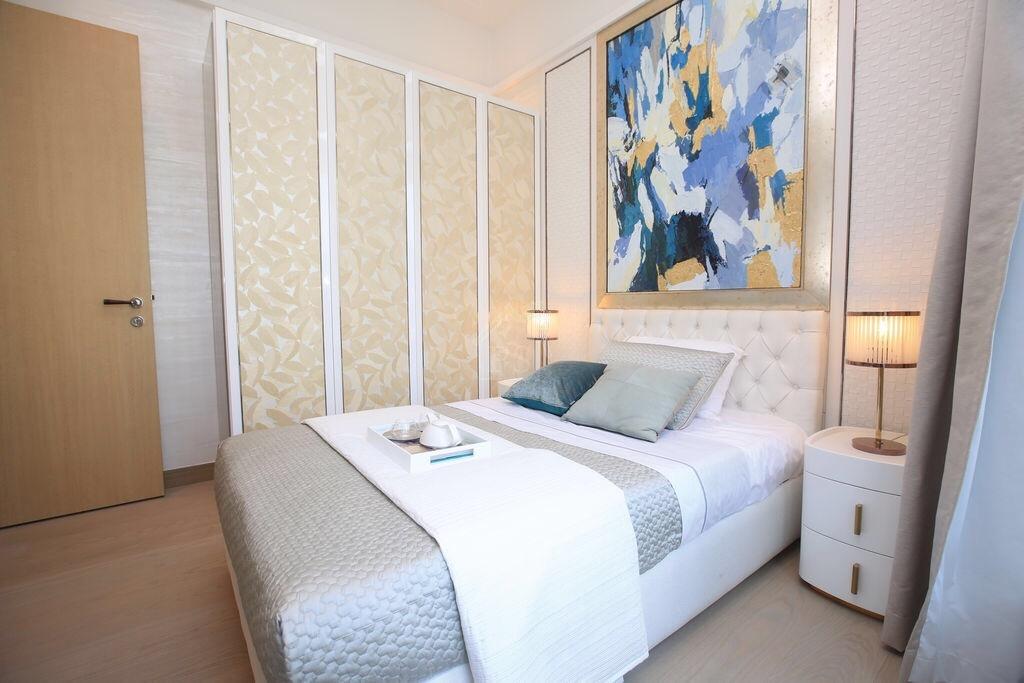 其中一個睡房間隔實用,裝修及設計華麗新淨。