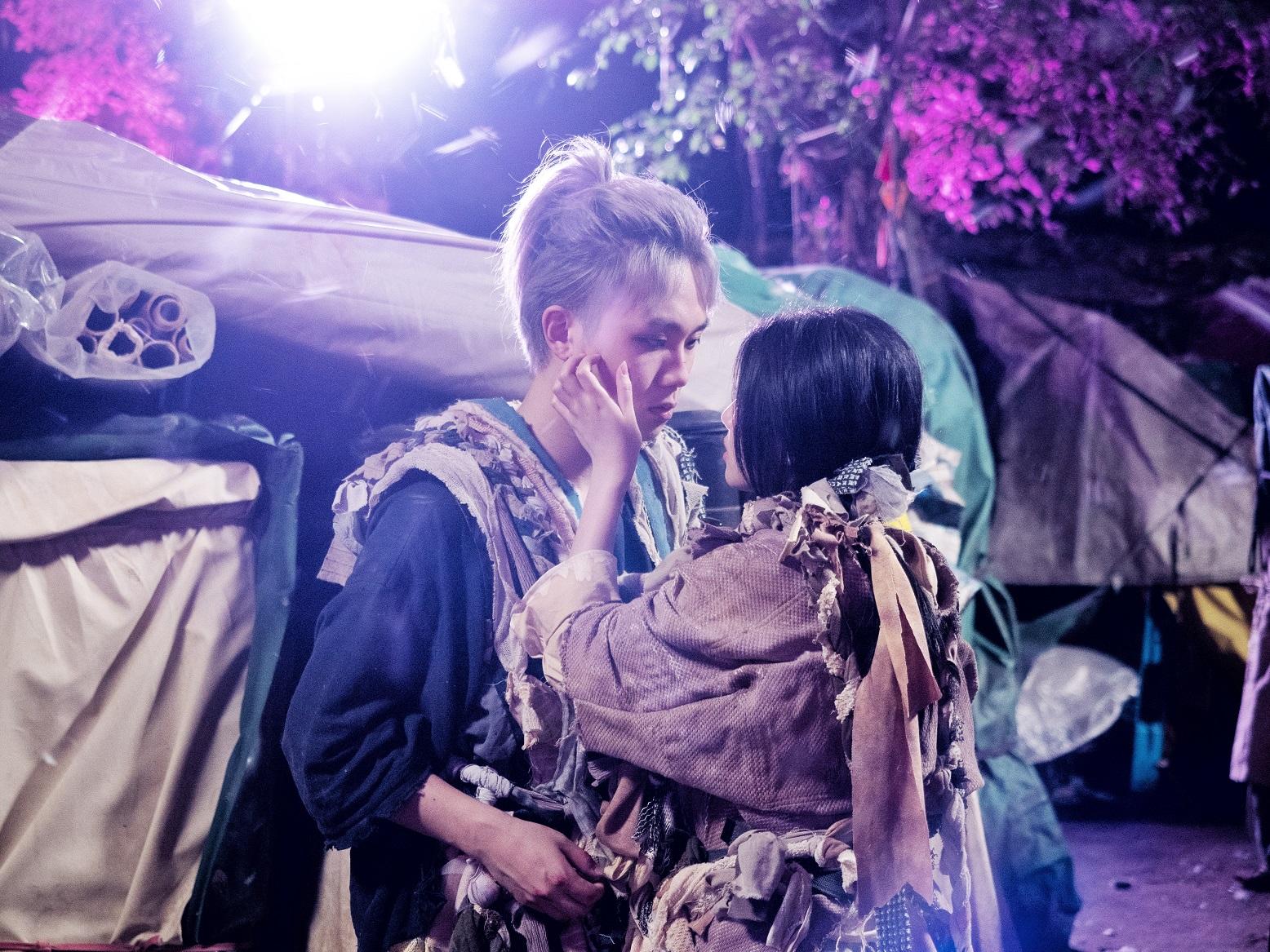 CY首次拍MV,與「試當真」女神Jessica拍纏綿鏡頭緊張兼手震。