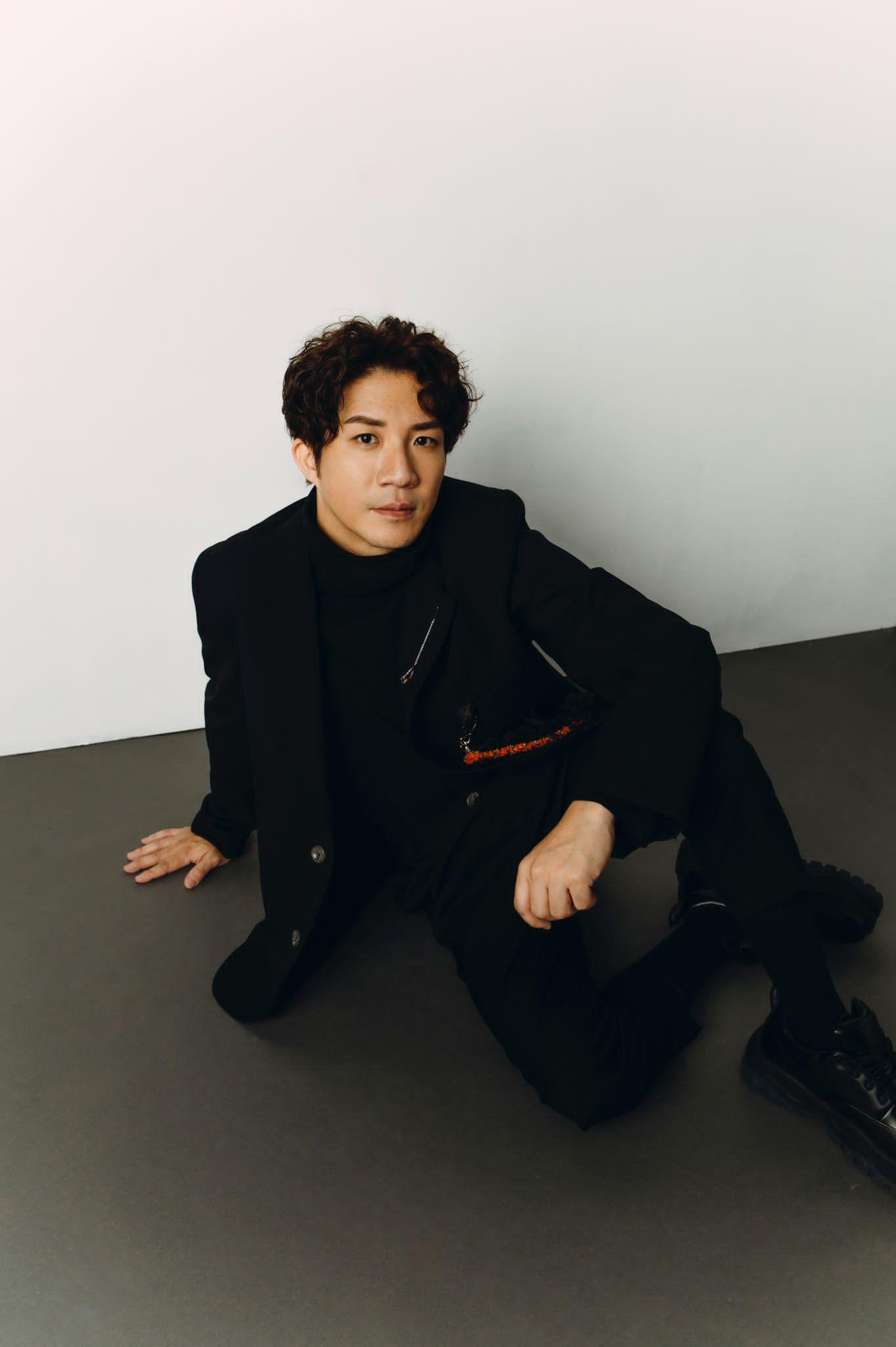 湯駿業既是風車草劇團的創辦人之一,亦是獨立創作歌手。