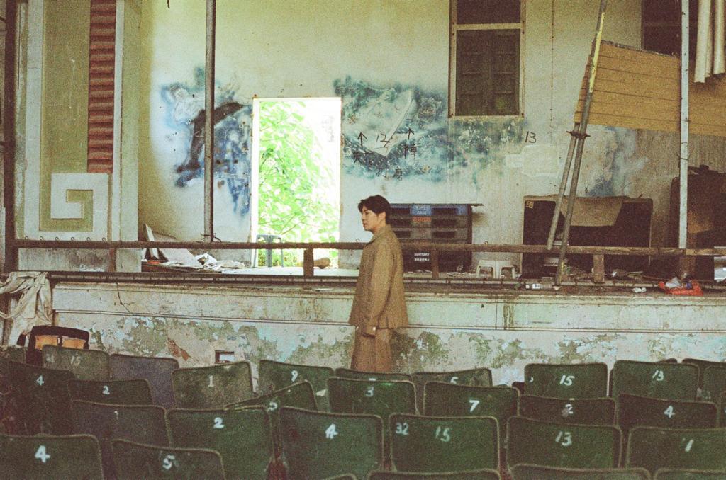 《不完滿的結束》MV取景於長洲的破舊劇場戲院。