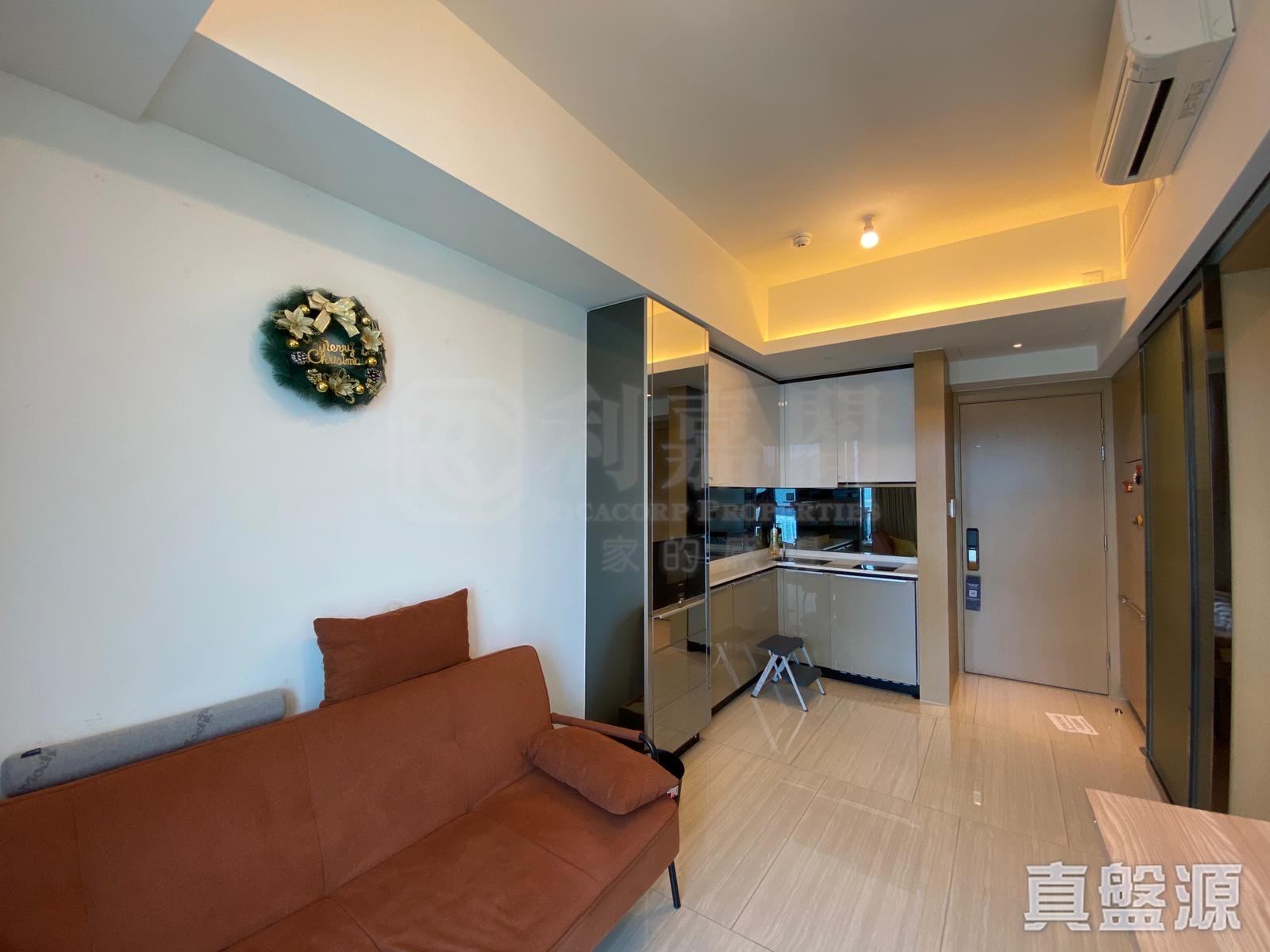 單位採開放式廚房設計,基本設施齊備。(代理提供相片)