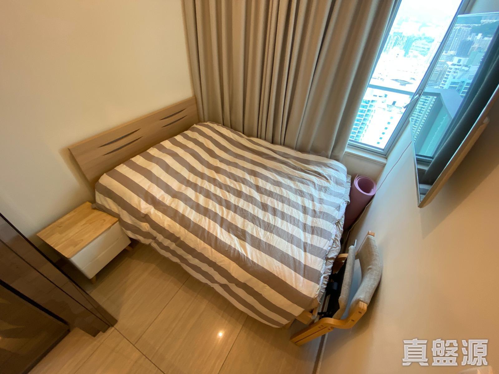 單位為一房間隔,睡房設有地台,收納空間大增。(代理提供相片)