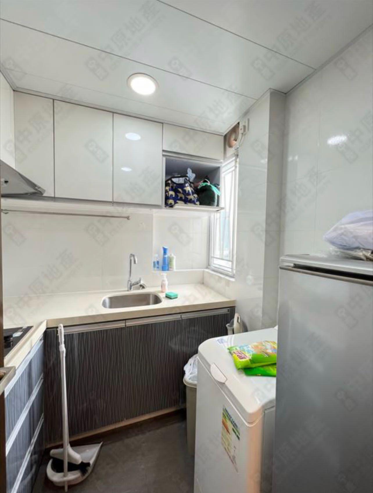 單位裝修新淨,廚房配套亦簇新。(代理提供相片)