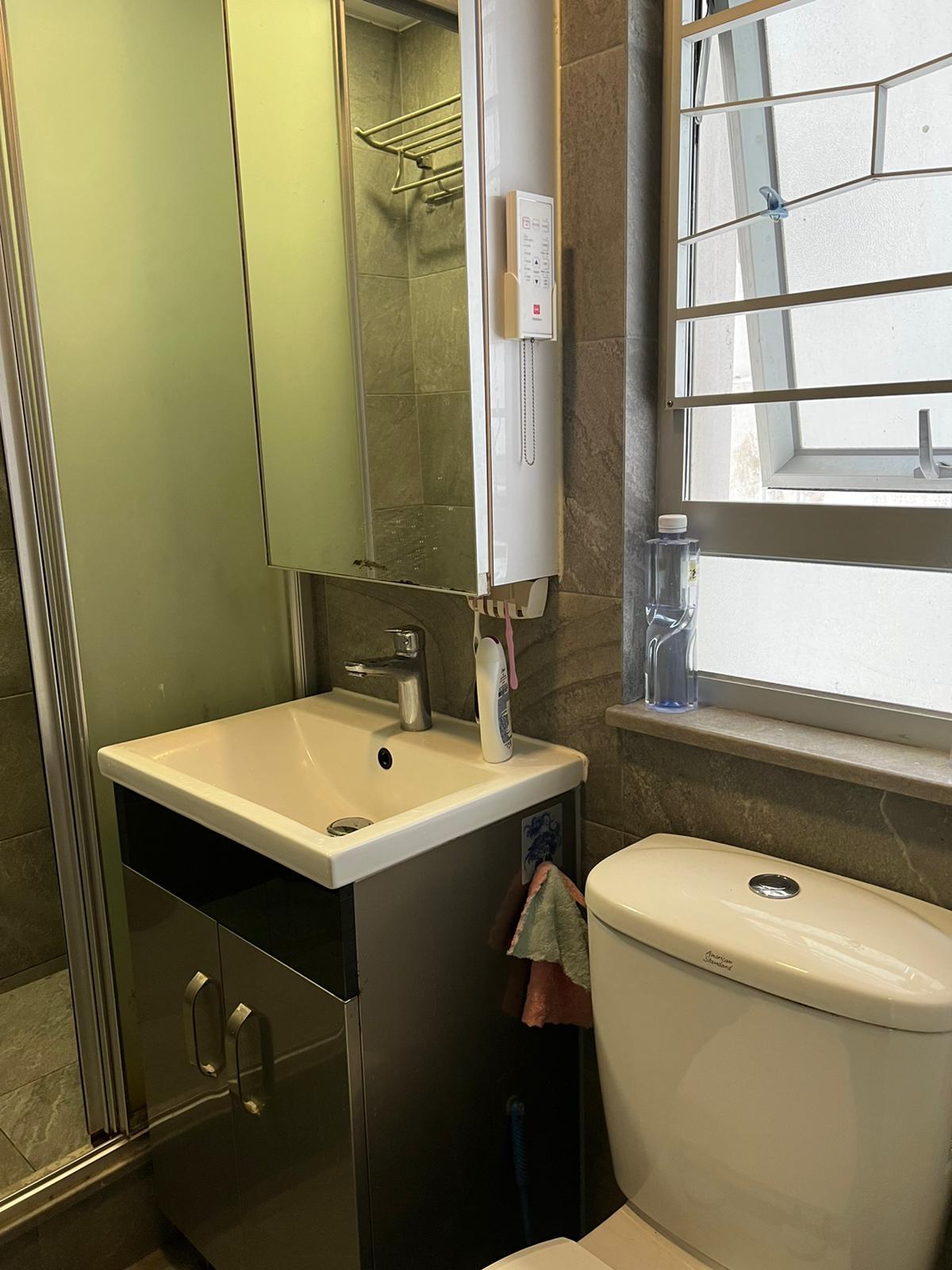 明廁浴室配套整潔新淨。