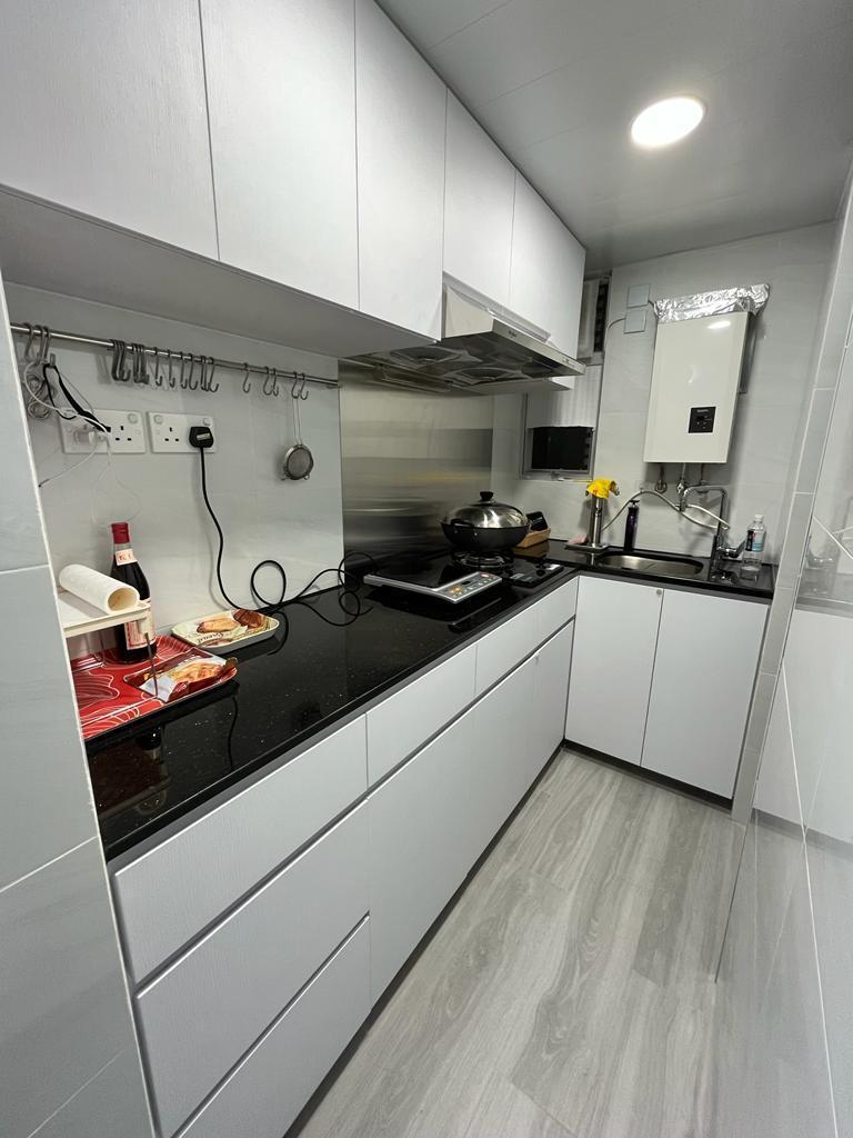 廚房亦是全新裝修,基本配套齊全。(代理提供相片)