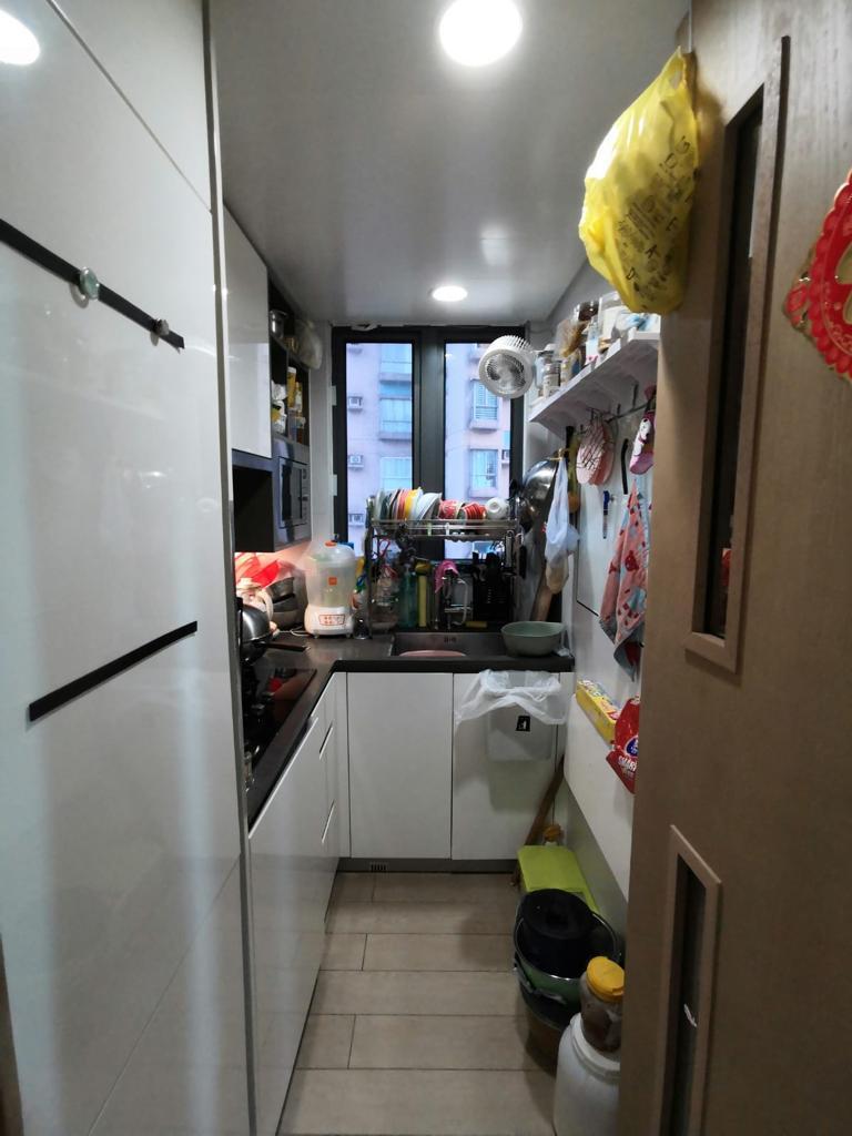 呈長方形的梗廚,實用光猛。