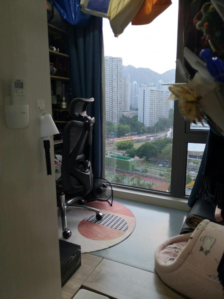 採落地窗設計的睡房,景觀翠綠開揚。