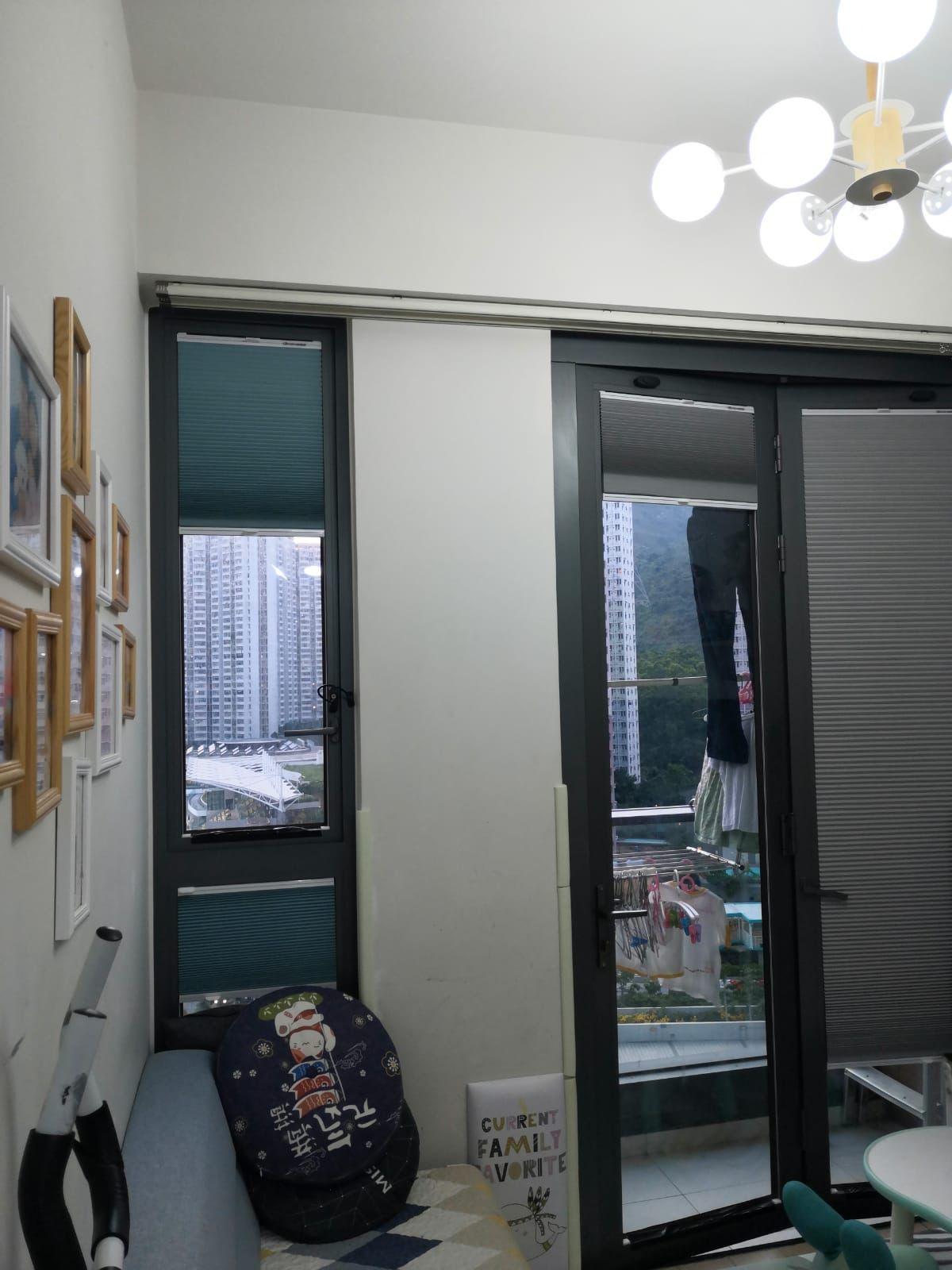 客廳外接露台,方便日常晾曬衣物。