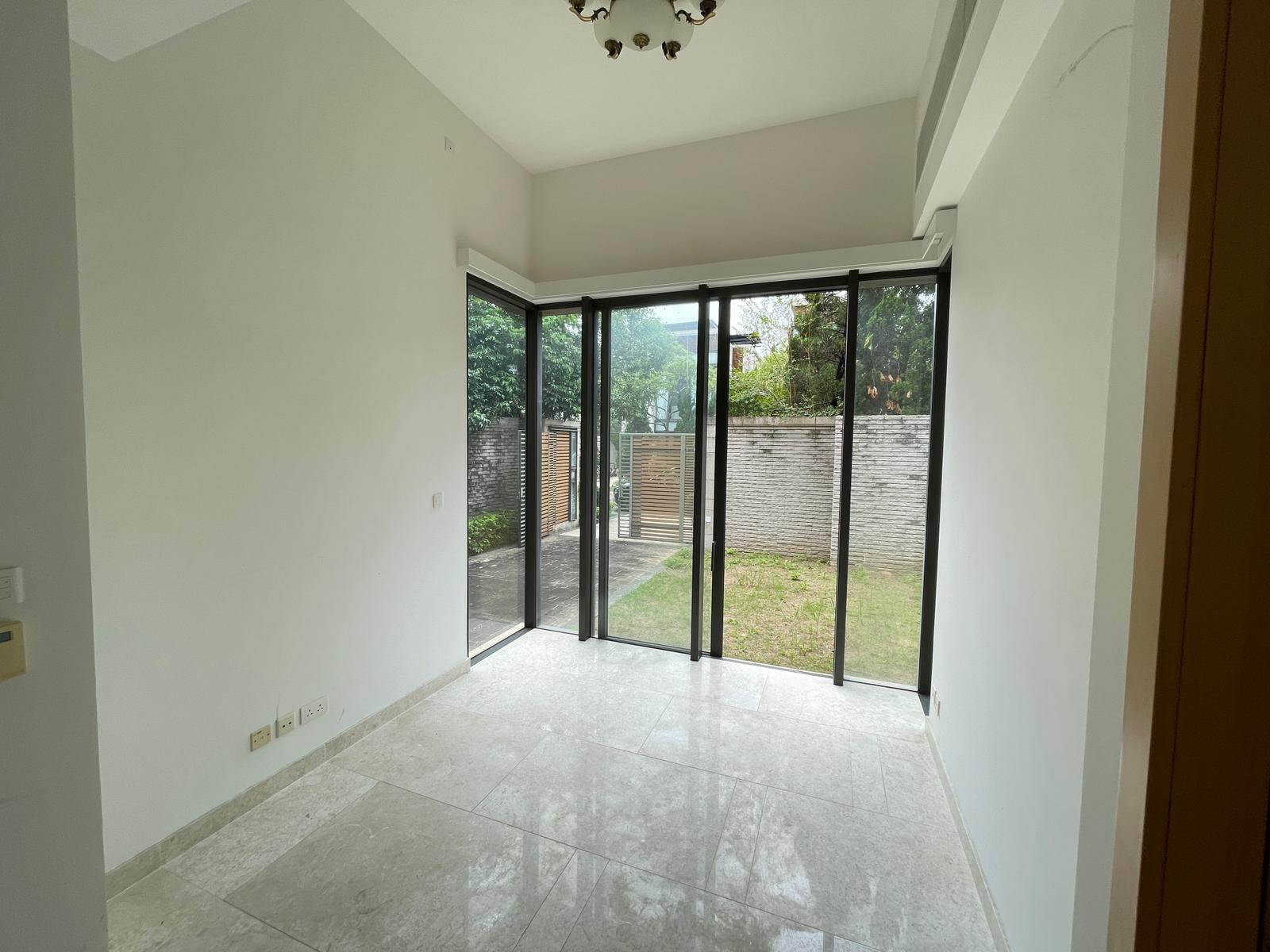 洋房地下大廳外接花園。(代理提供相片)