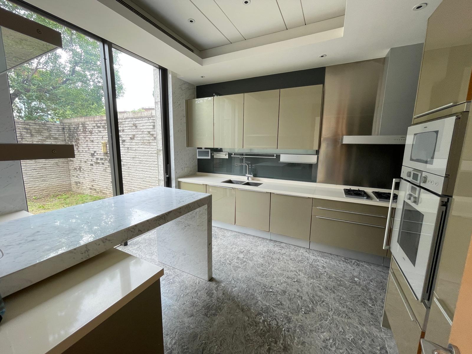 廚房闊大,基本配套齊全。(代理提供相片)