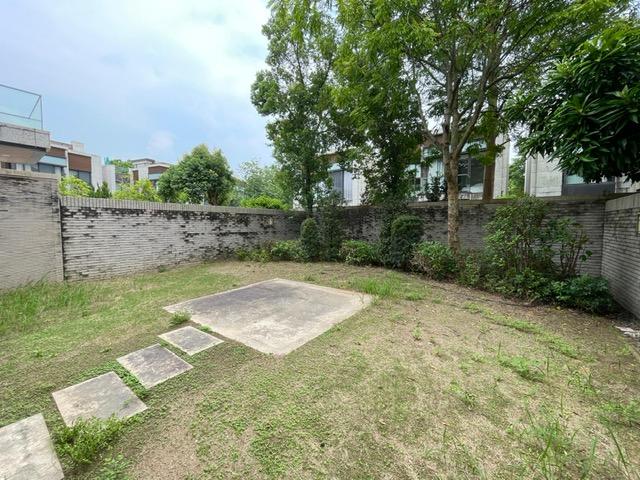 洋房附設地下花園。(代理提供相片)