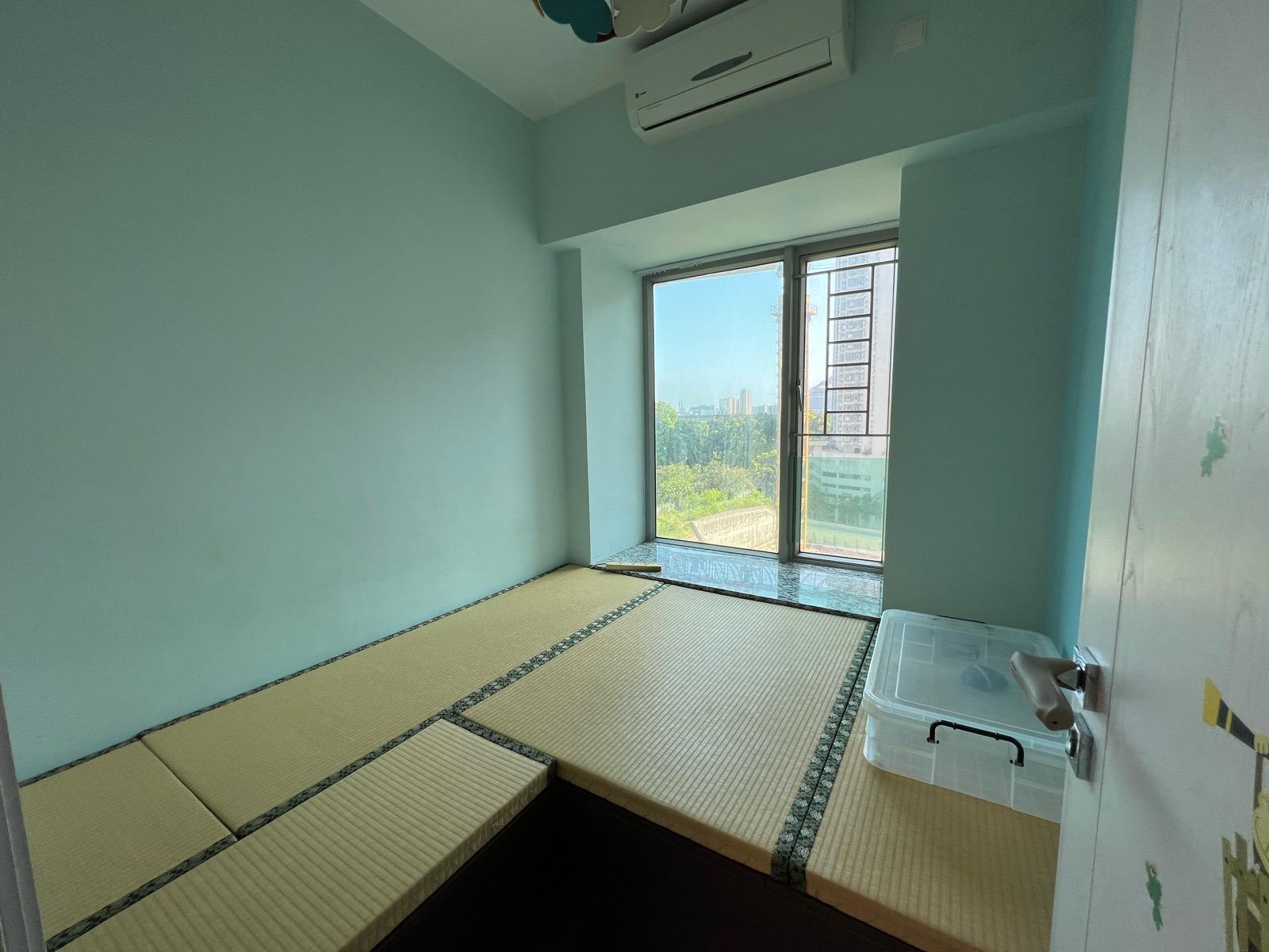 另一個睡房同樣設有日式榻榻米和地台,景觀與大廳相同,望山景為主。