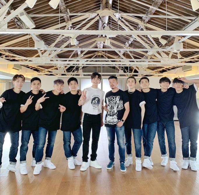 Zero發文沒有指名道姓,但在網民留言tag 與Anson Lo和阿Mo經常合作的Rock Sir。