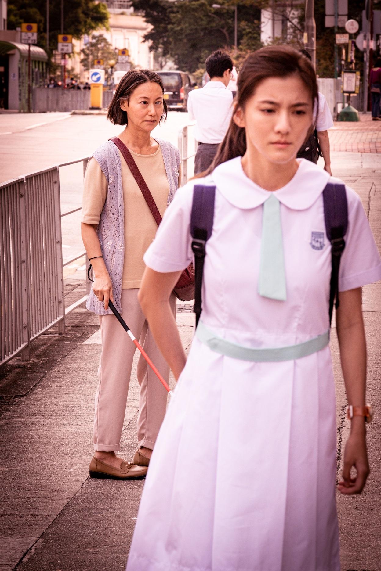 朱鳯嫻坦言,曾經像戲中的吳千語,羞於讓同學知道她有對失明父母。(《一路瞳行》劇照)