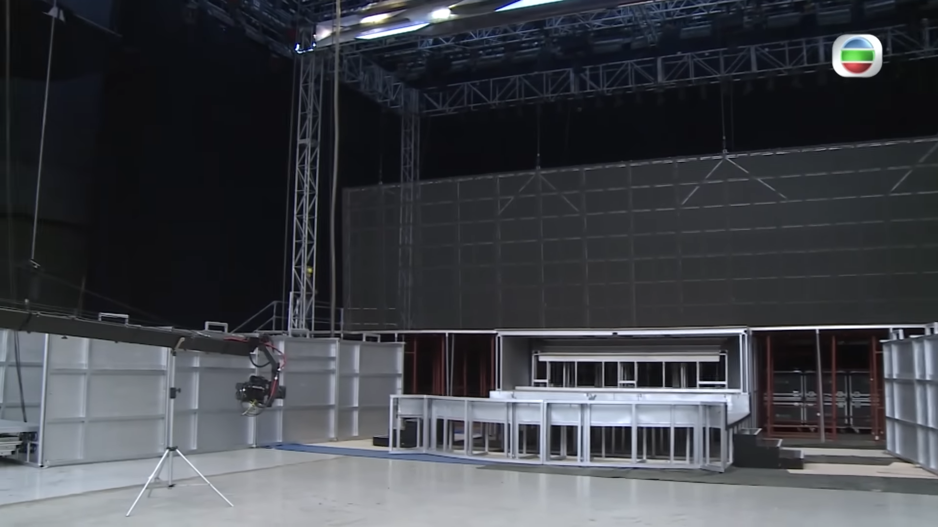 港姐準決賽舞台已搭建了一半。