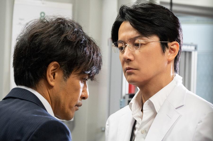 《神探伽俐略 沉默的遊行》的湯川教授與草薙俊平。