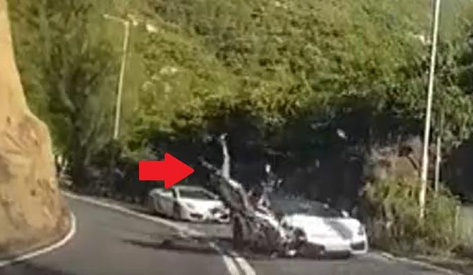 電單車和跑車石澳相撞 電單車女司機撞至飛起墮地昏迷