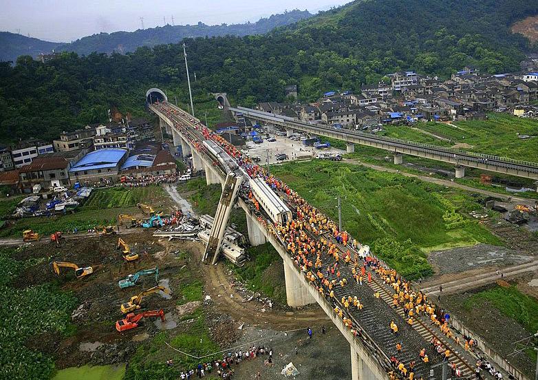 盛光祖任內發生溫州動車追撞事故,造成40死172傷。(資料圖片)