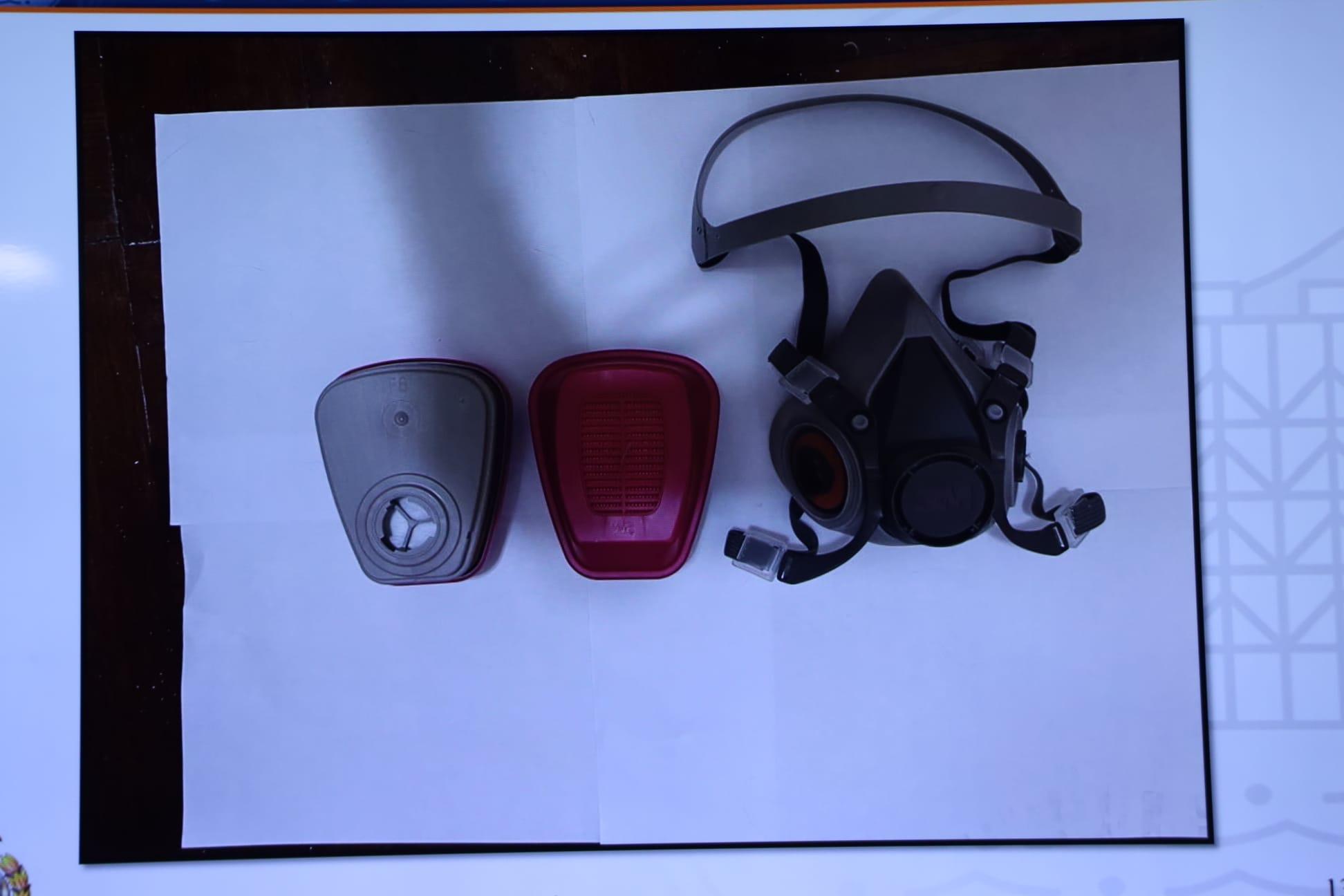 警方在被捕人家中搜出3個防毒面具。(鍾式明攝)