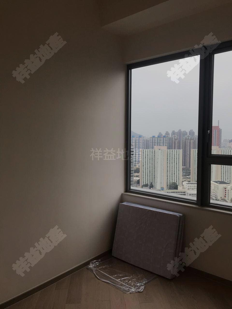 房間窗戶闊大,室內光線充裕。(代理提供相片)